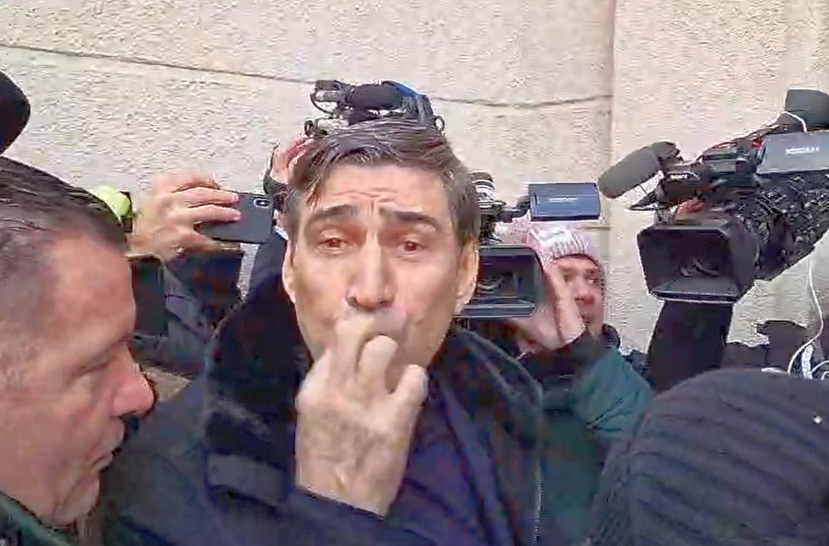 Pițurcă, replică golănească, după ce a fost jignit în serie la intrarea în sediul DNA: „Dacă te dai cu ruj, vorbim!” + Fiul lui, reținut pentru 24 de ore