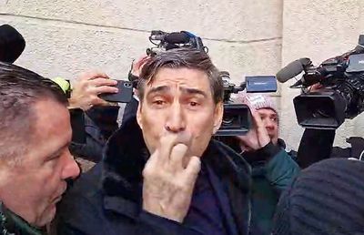 Pițurcă, replică golănească, după ce a fost jignit în serie la intrarea în sediul DNA: „Dacă te dai cu ruj, vorbim!” + Fiul lui, reținut pentru 24 de ore