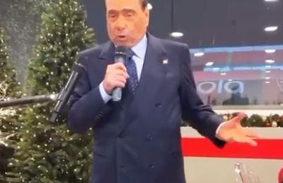 „Vi le aduc în vestiar” » Berlusconi, presat să respecte promisiunea scandaloasă făcută fotbaliștilor: „M-au sunat de 100 de ori”