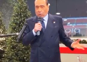 „Vi le aduc în vestiar” Berlusconi, presat să respecte promisiunea scandaloasă făcută fotbaliștilor: „M-au sunat de 100 de ori”