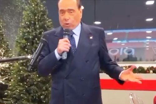Silvio Berlusconi, în momentul promisiunii pentru jucătorii lui Monza