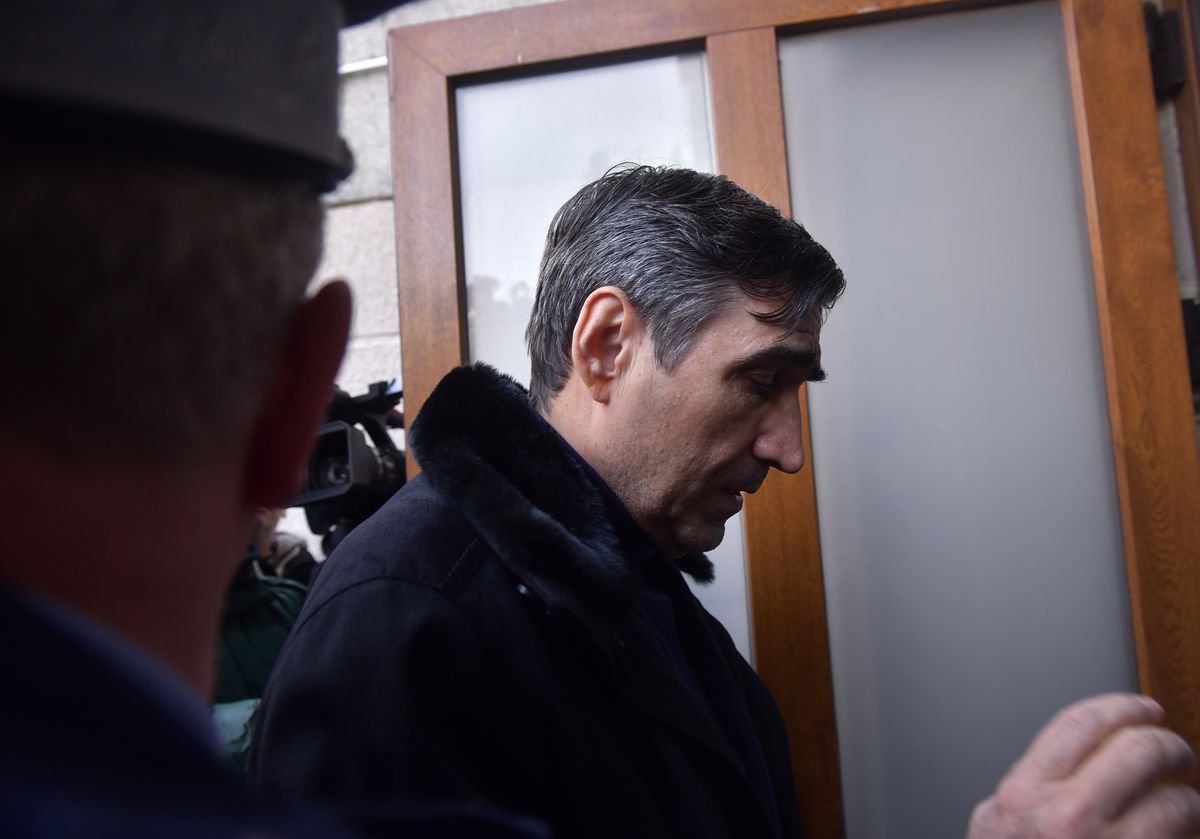 Victor Pițurcă, adus încătușat la DNA