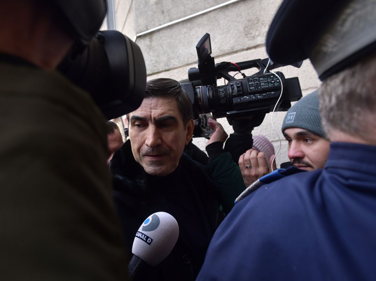 Victor Pițurcă, adus încătușat la DNA