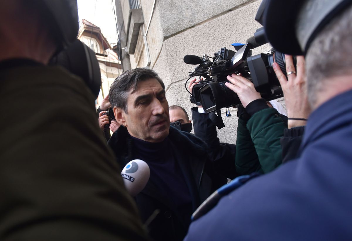 Victor Pițurcă, adus încătușat la DNA