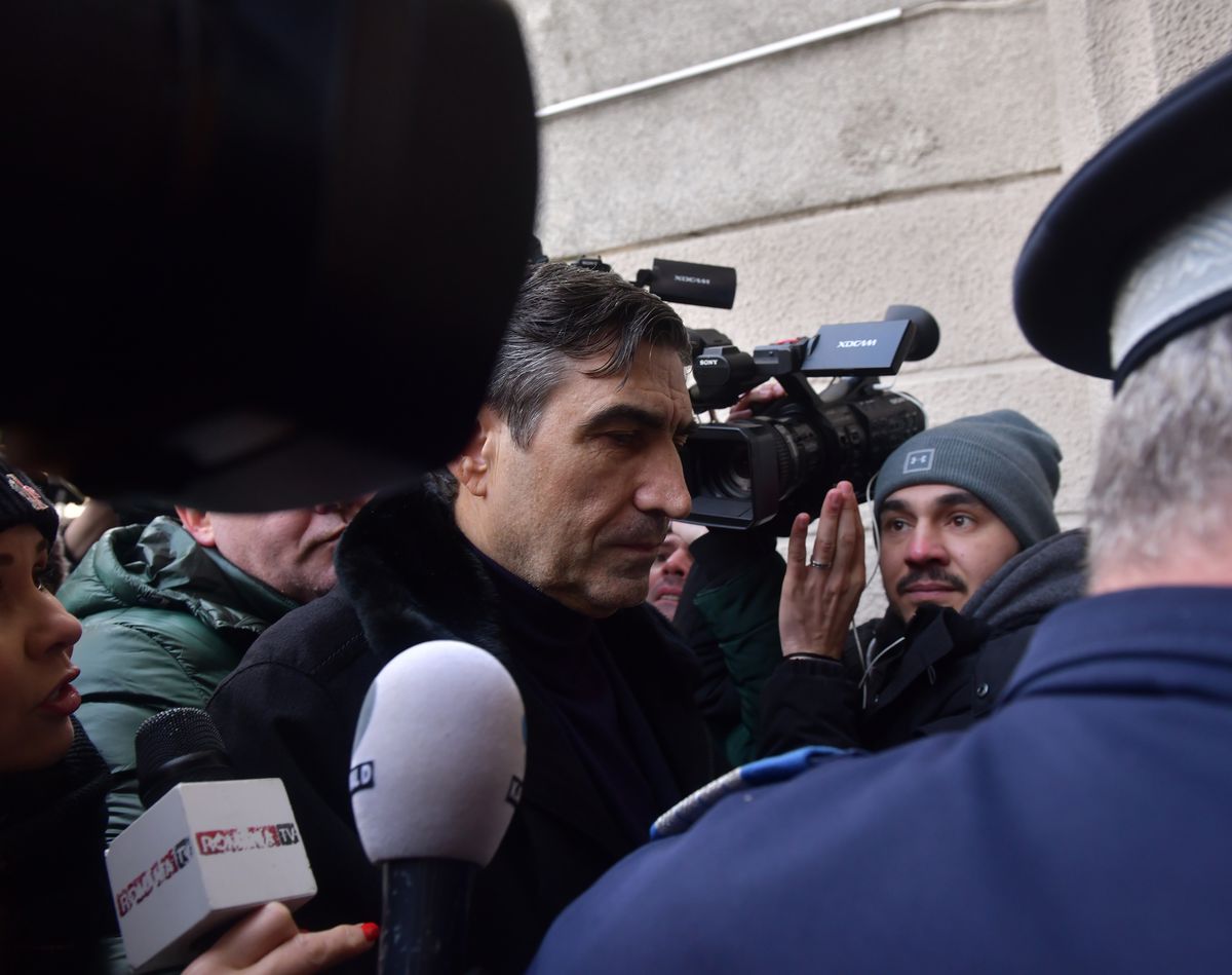 Victor Pițurcă, adus încătușat la DNA