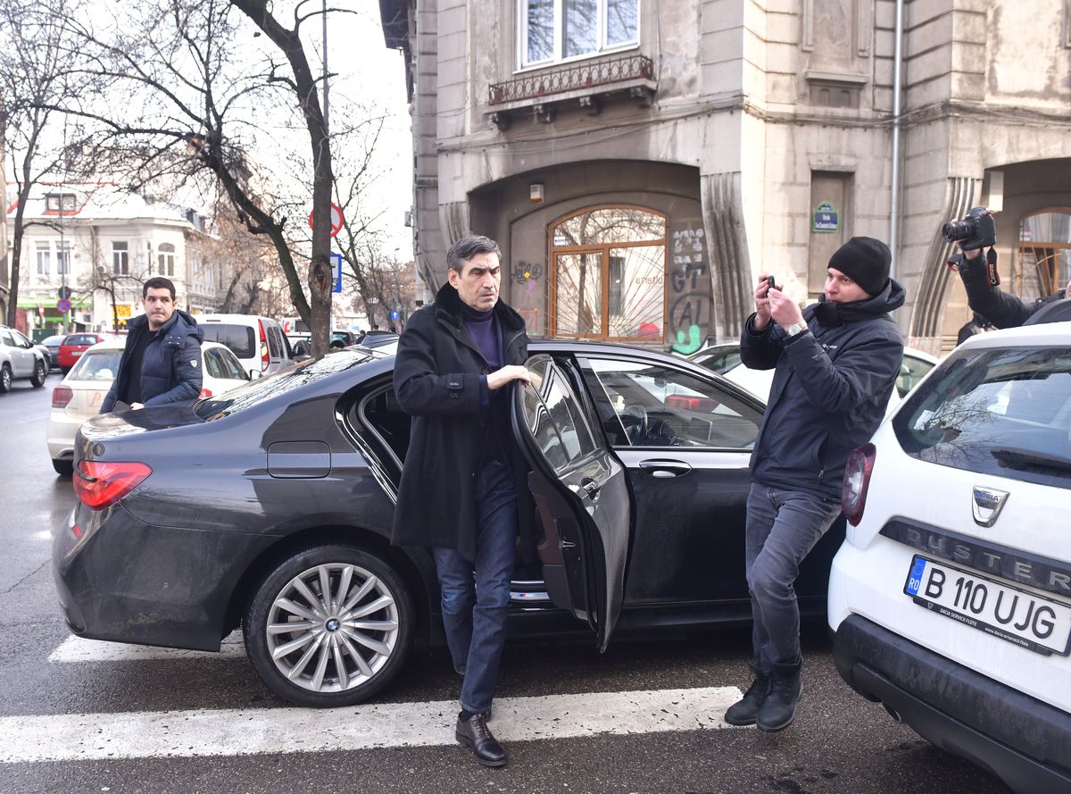 Victor Pițurcă, adus încătușat la DNA