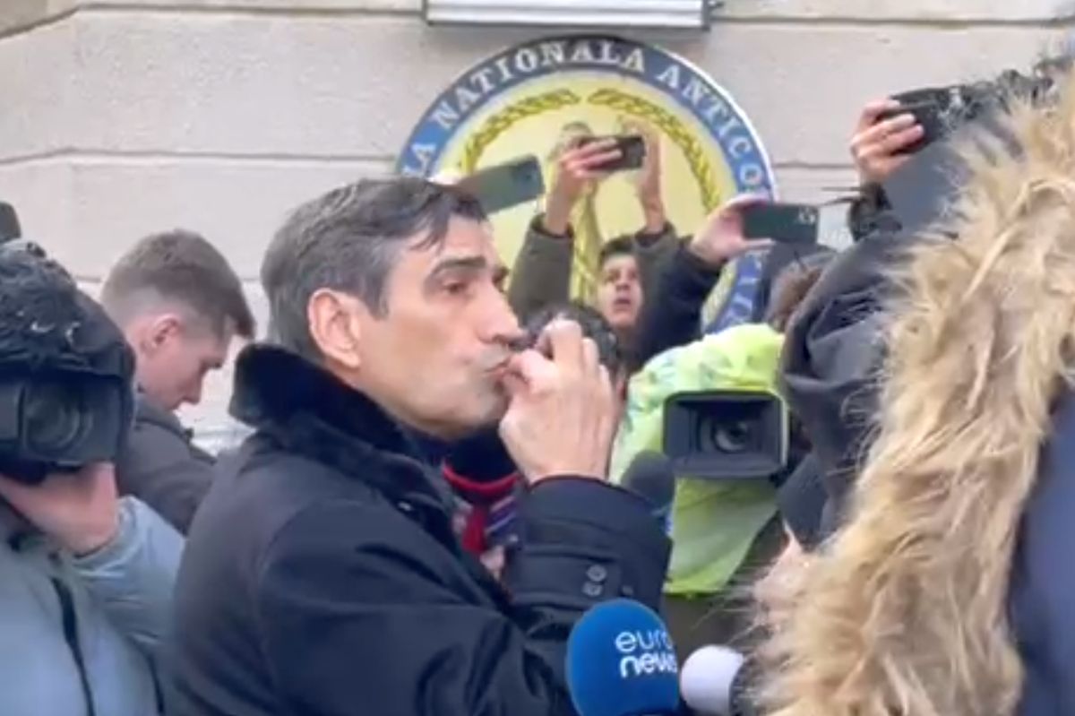 Pițurcă, replică golănească, după ce a fost jignit în serie la intrarea în sediul DNA: „Dacă te dai cu ruj, vorbim!” + Fiul lui, reținut pentru 24 de ore