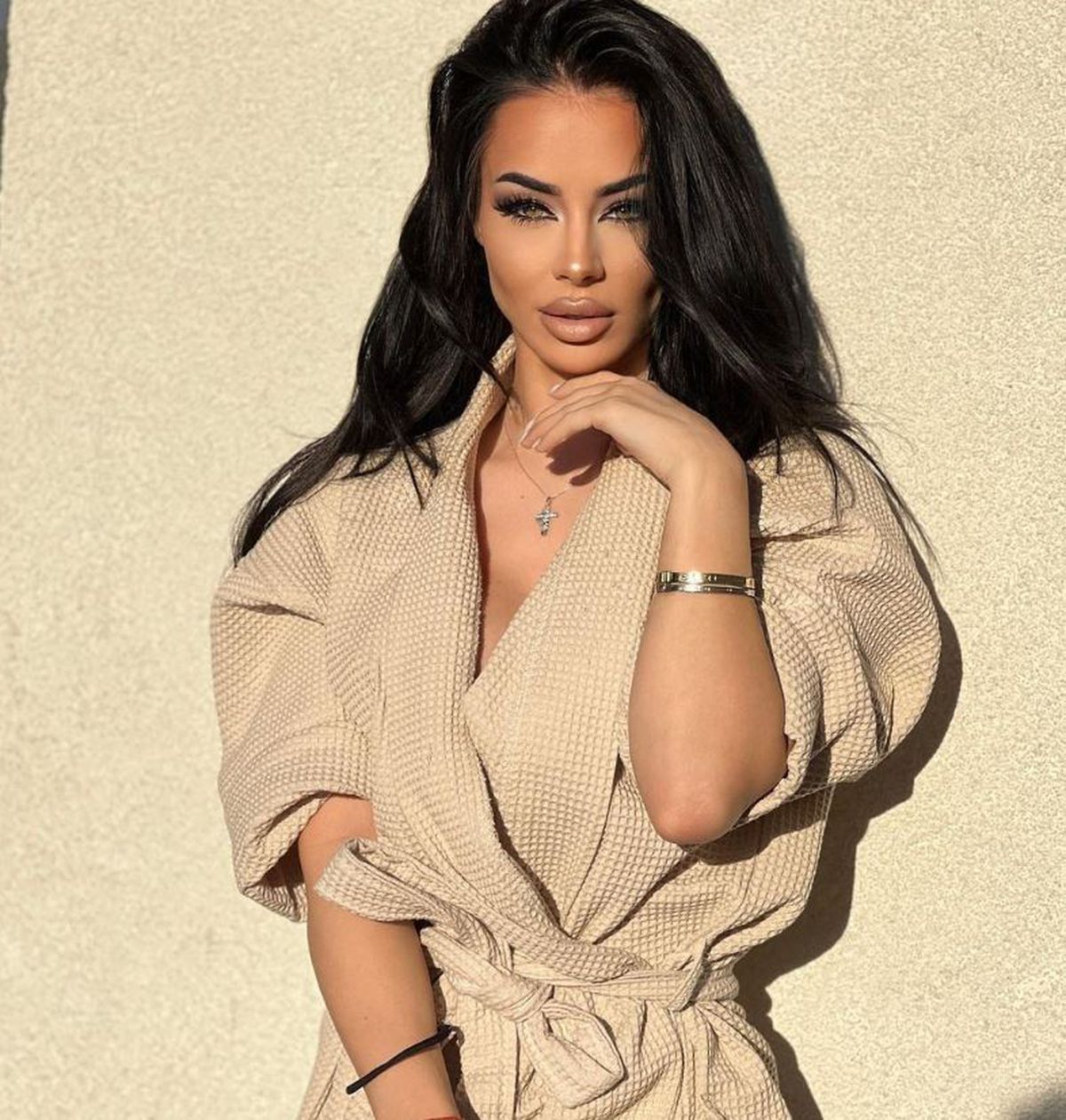 Sora sexy a lui Alexandru Mitriță! Cu ce se ocupă în Dubai, acolo unde călătorește frecvent