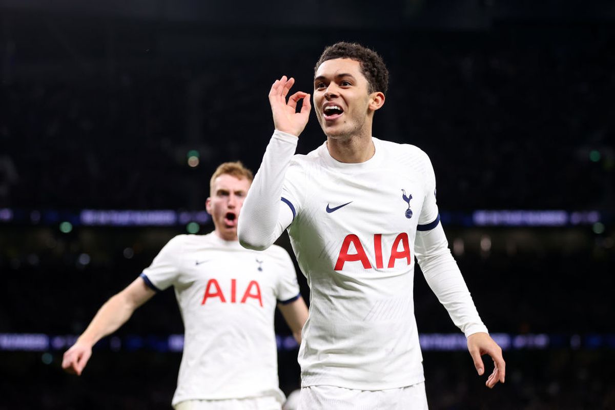 Tottenham - Brentford, cu Drăgușin pe bancă