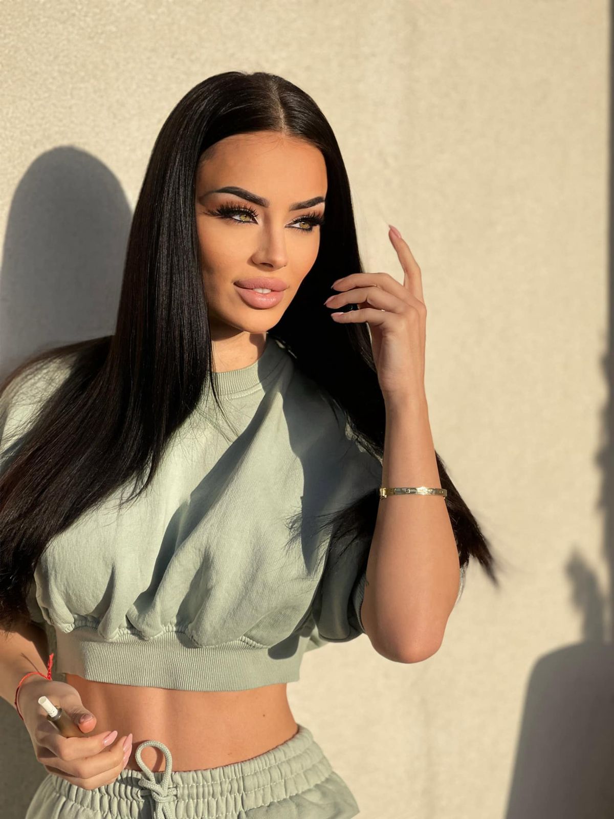 Sora sexy a lui Alexandru Mitriță! Cu ce se ocupă în Dubai, acolo unde călătorește frecvent