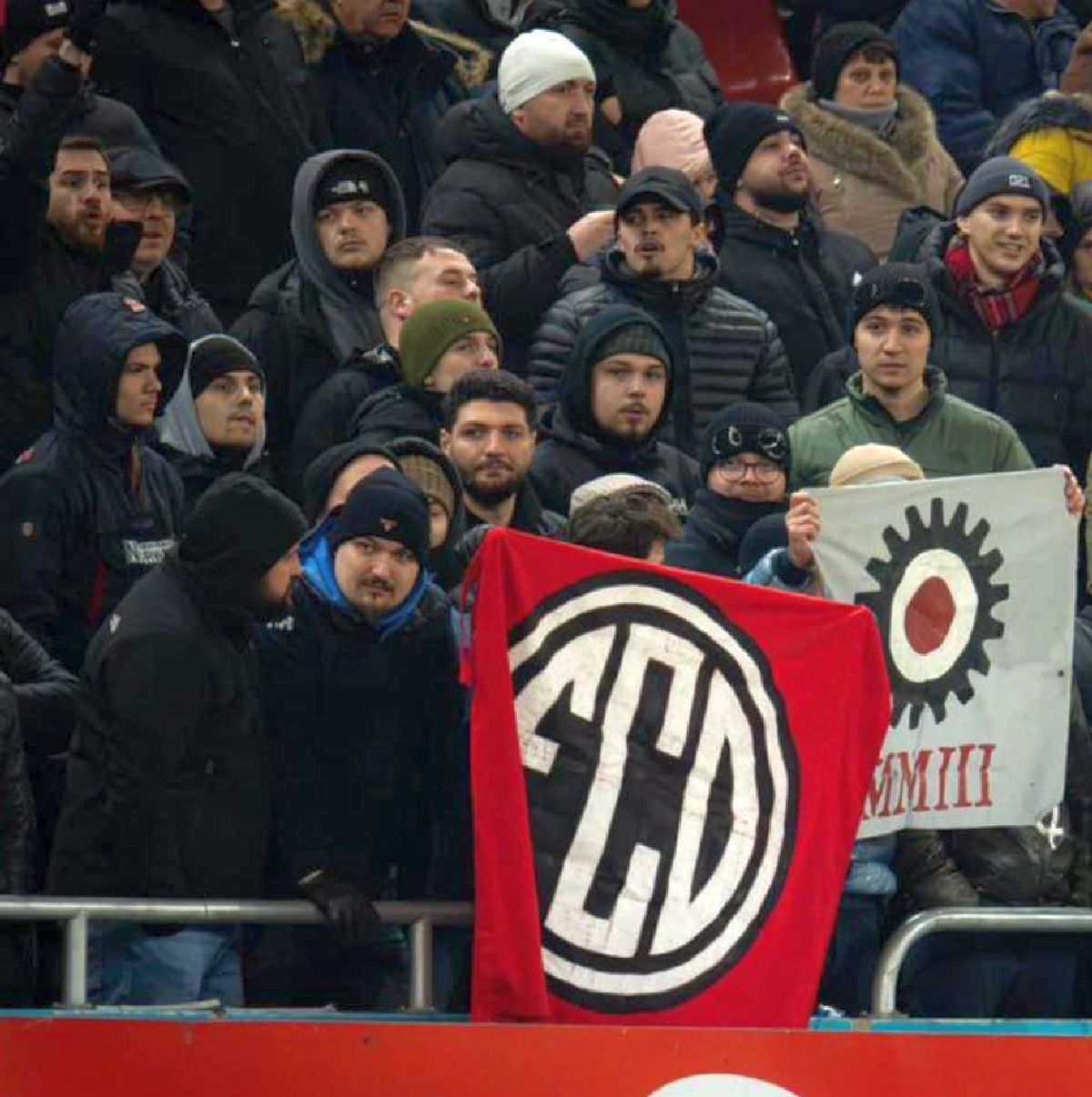 Prezență-nebănuită la derby-ul Dinamo - Rapid: fanii lui Southampton, alături de „câini” pe Arena Națională
