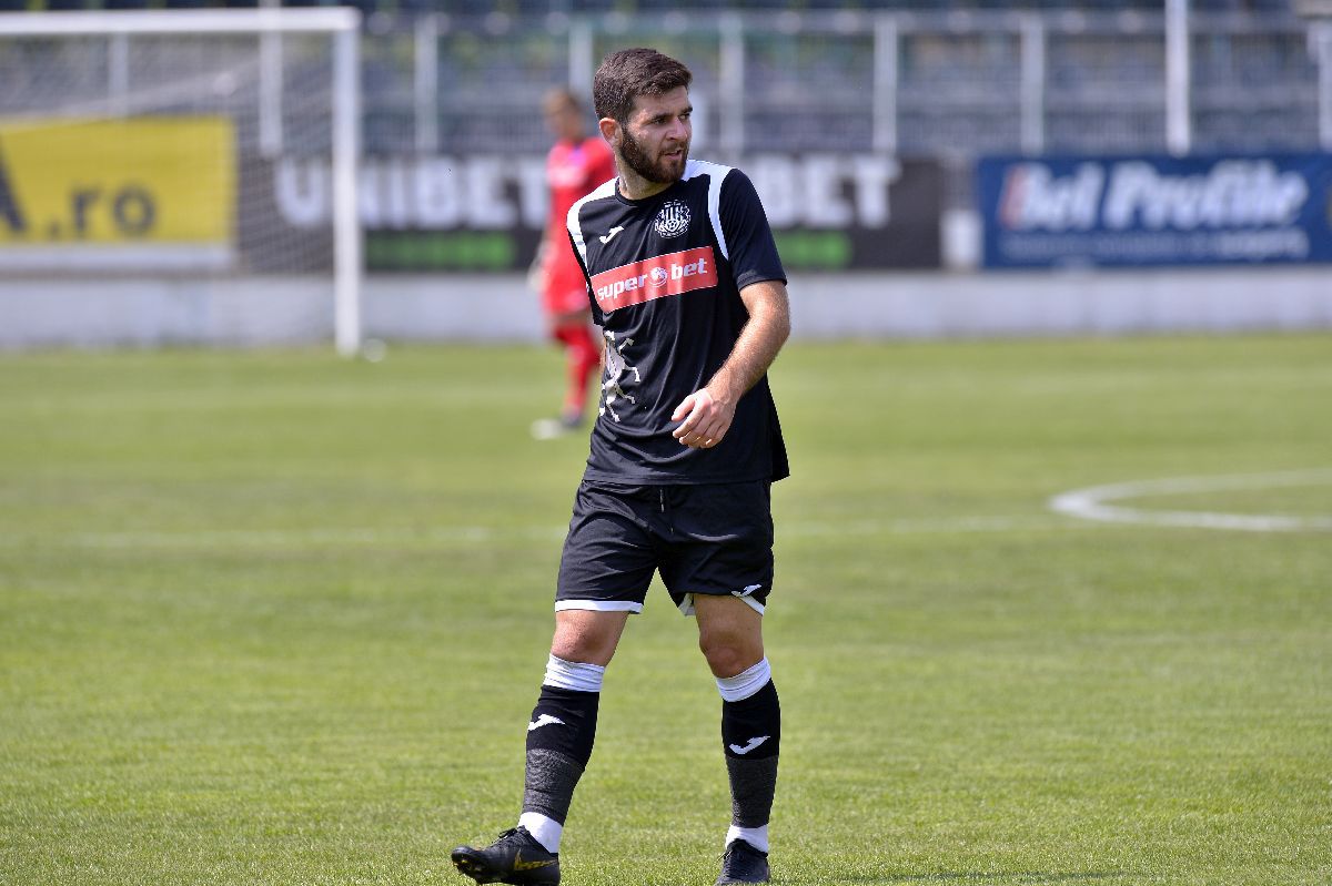 În 2020, juca pentru FCSB în „thriller-ul” din Europa League, acum a ajuns în Liga 3, antrenat de un mare dinamovist: „Bun venit sub stindardul nostru!”