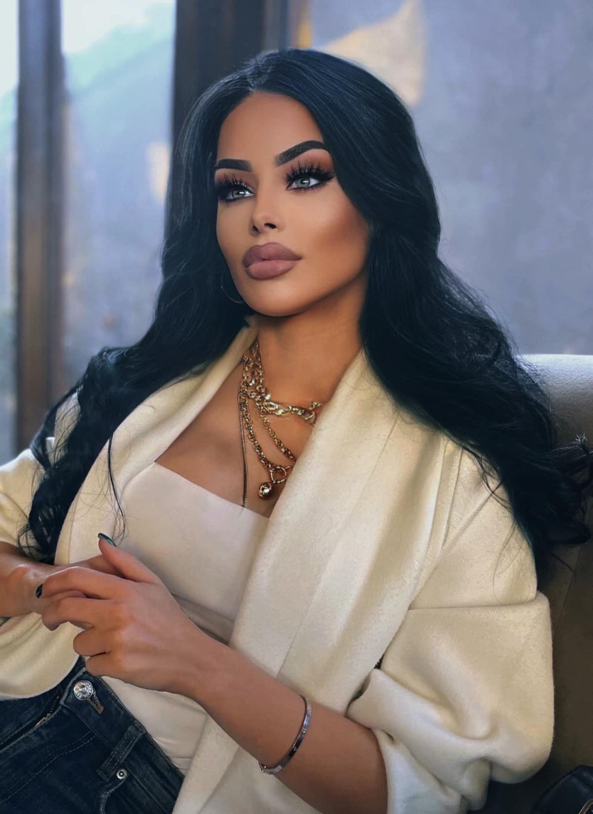 Sora sexy a lui Alexandru Mitriță! Cu ce se ocupă în Dubai, acolo unde călătorește frecvent