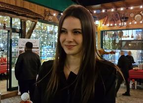 Apariție rară » Rebecca, fiica cea mare a Anamariei Prodan: „Sunt diferită de mama și Sarah. Eu sunt mai ascunsă”