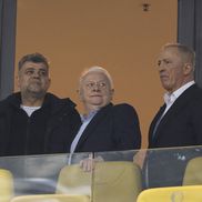 Gigi Becali, Marcel Ciolacu, Viorel Hrebenciuc şi Teia Sponte, în tribune la meciul FCSB - Manchester United 0-2 FOTO: Ionuţ Iordache (GSP)