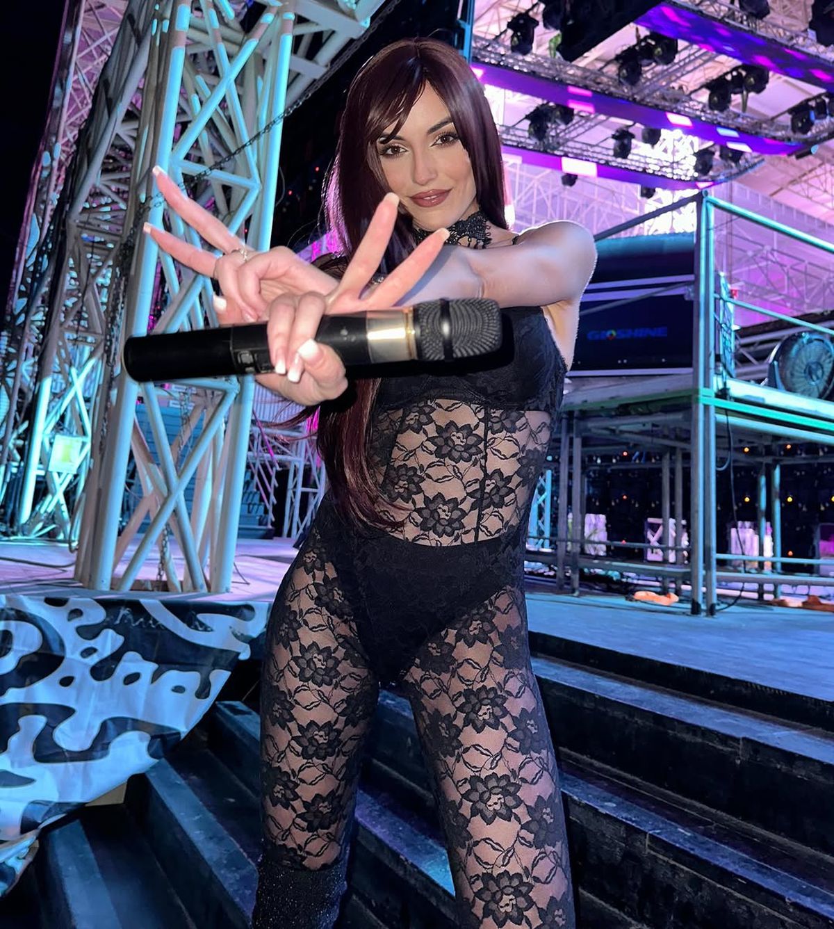 A încins imaginația ultrașilor la FCSB - Manchester United! Roberta Anghel s-a mutat din club în peluză: „Trup și suflet”