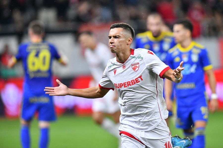 Mâncarea tradițională pe care Cîrjan o „exclude” de la masa de Crăciun: „Nu sunt eu genul” » „Grinch” în alb și roșu: „Nu prea îmi plac vacanțele”