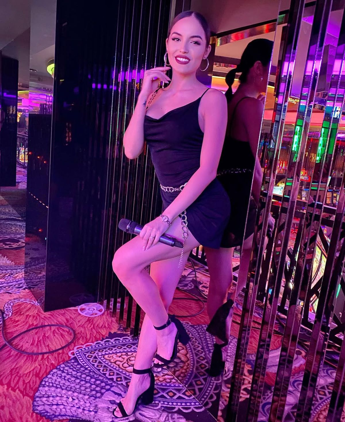 A încins imaginația ultrașilor la FCSB - Manchester United! Roberta Anghel s-a mutat din club în peluză: „Trup și suflet”