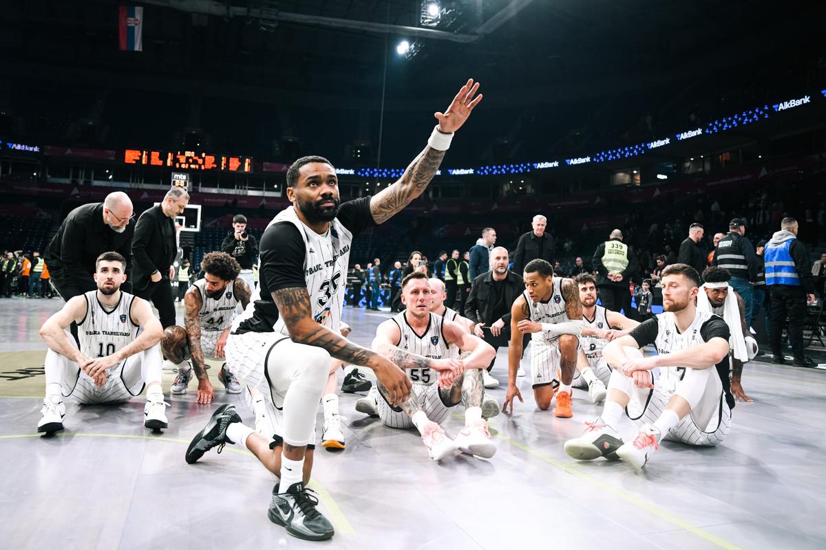 În timp ce „U” Cluj câștiga în Giulești, peste 500 de fani ai alb-negrilor erau într-o altă capitală europeană