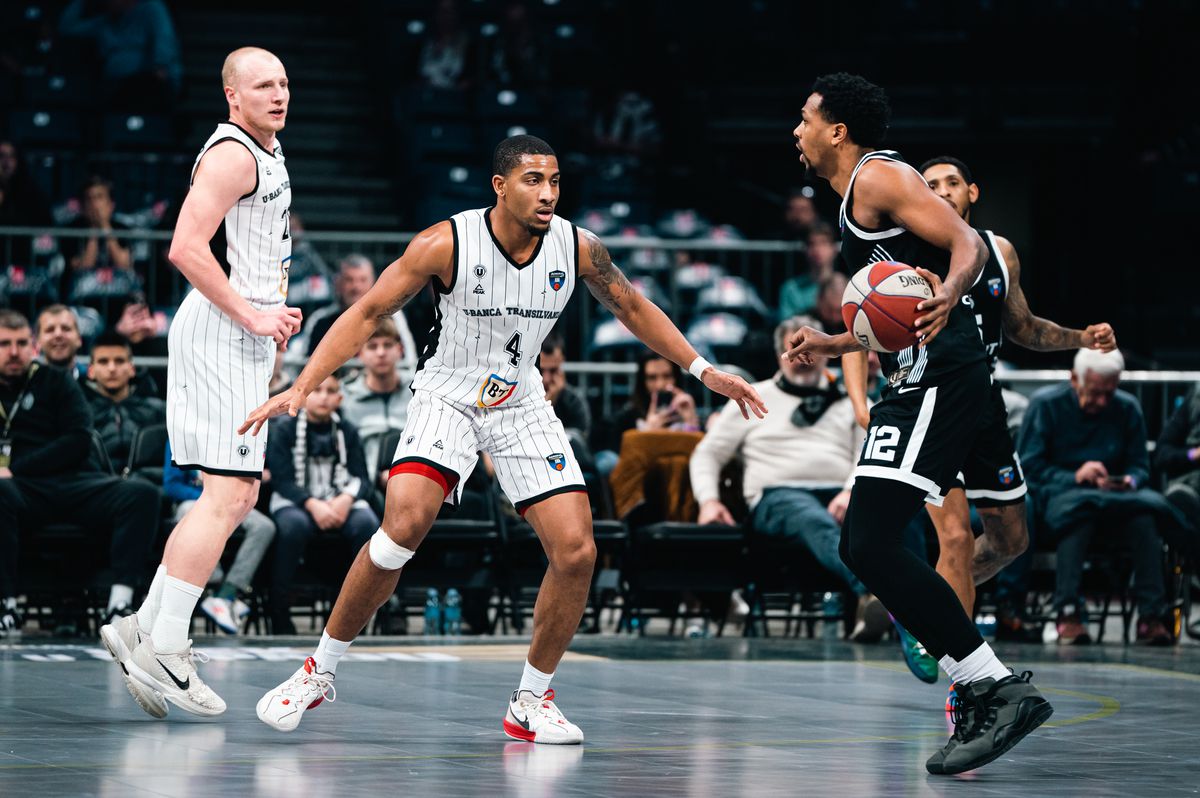 În timp ce „U” Cluj câștiga în Giulești, peste 500 de fani ai alb-negrilor erau într-o altă capitală europeană