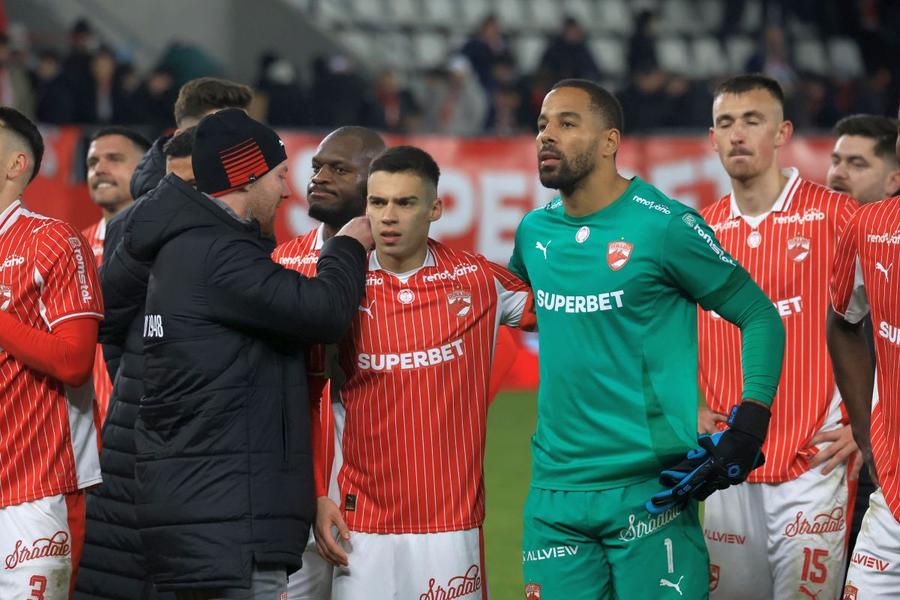 Devis Epassy, alături de Cîrjan, după Dinamo - Petrolul 1-1/ foto Ionuț Iordache (GSP) Devis Epassy, tot mai aproape de plecarea de la Dinamo