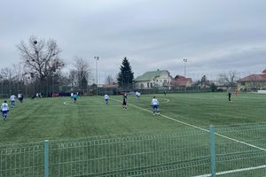 Fotbal pe un ger aspru, cu cinci goluri, între două echipe de tradiție din Liga 2
