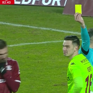Penalty dictat pentru faultul lui Aioani în Rapid - U Cluj / FOTO: Captură @Prima Sport 1