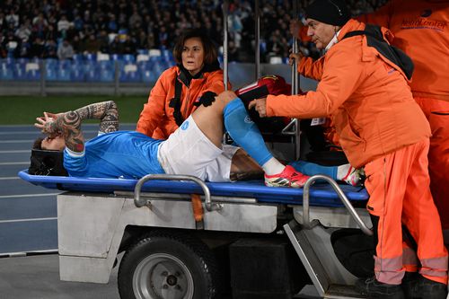 Giovanni Di Lorenzo a suferit o accidentare gravă în Napoli - Fiorentina (2-1) // FOTO: Getty Images