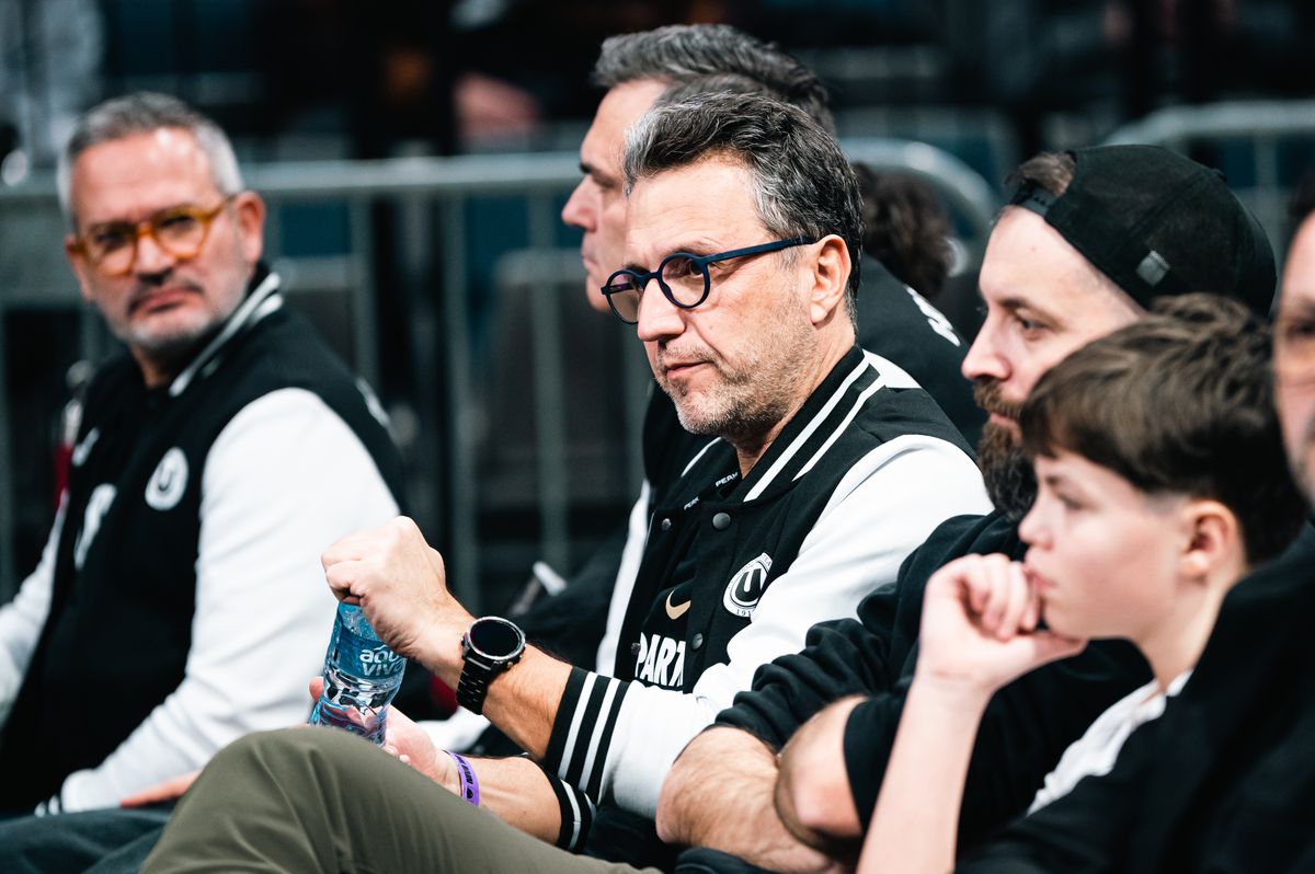 În timp ce „U” Cluj câștiga în Giulești, peste 500 de fani ai alb-negrilor erau într-o altă capitală europeană