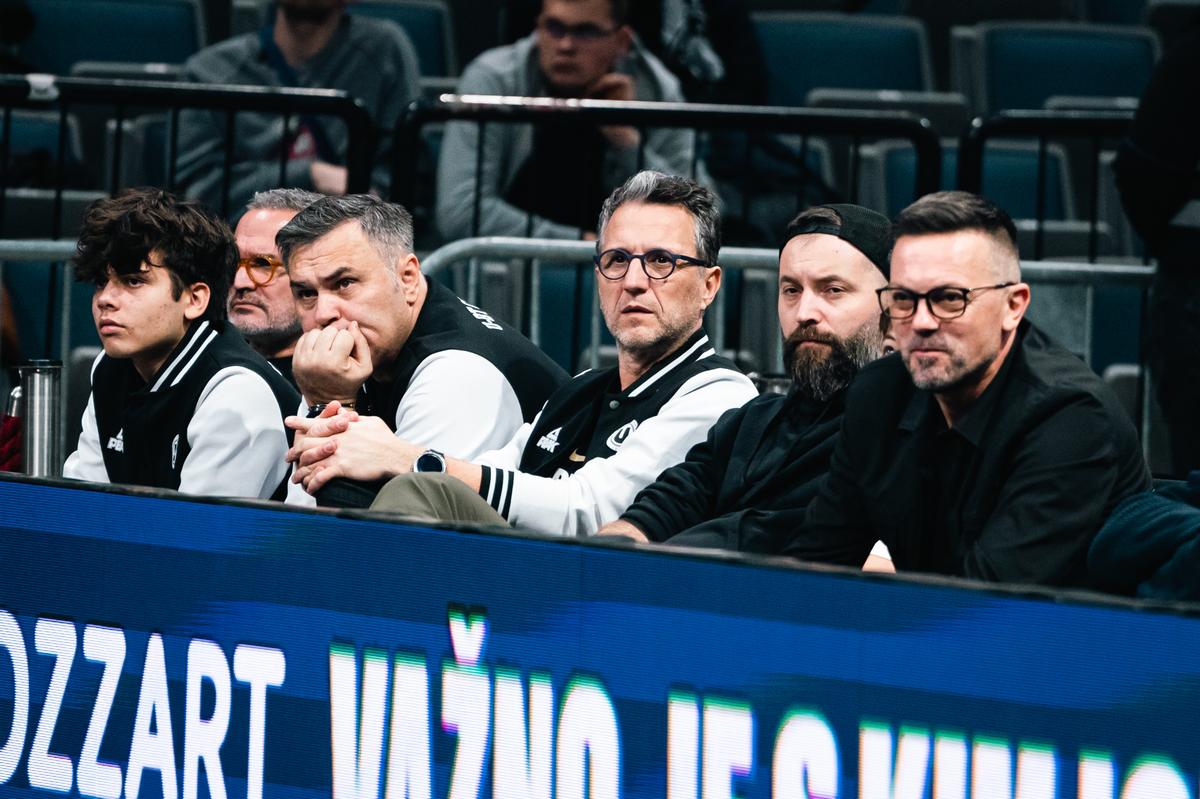 În timp ce „U” Cluj câștiga în Giulești, peste 500 de fani ai alb-negrilor erau într-o altă capitală europeană