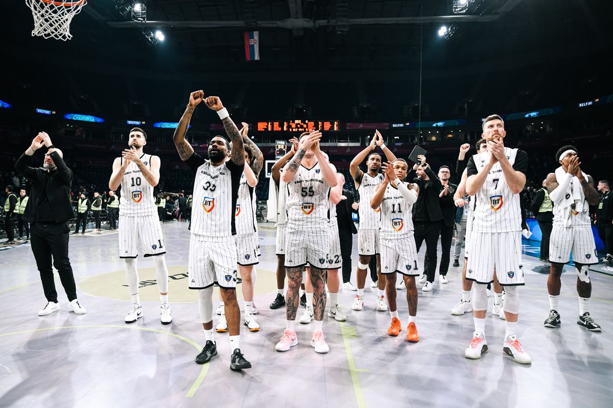 În timp ce „U” Cluj câștiga în Giulești, peste 500 de fani ai alb-negrilor erau într-o altă capitală europeană