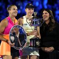 Jennifer Capriati (dreapta) alături de Aryna Sabalenka și Elena Rybakina Foto: Guliver/GettyImages