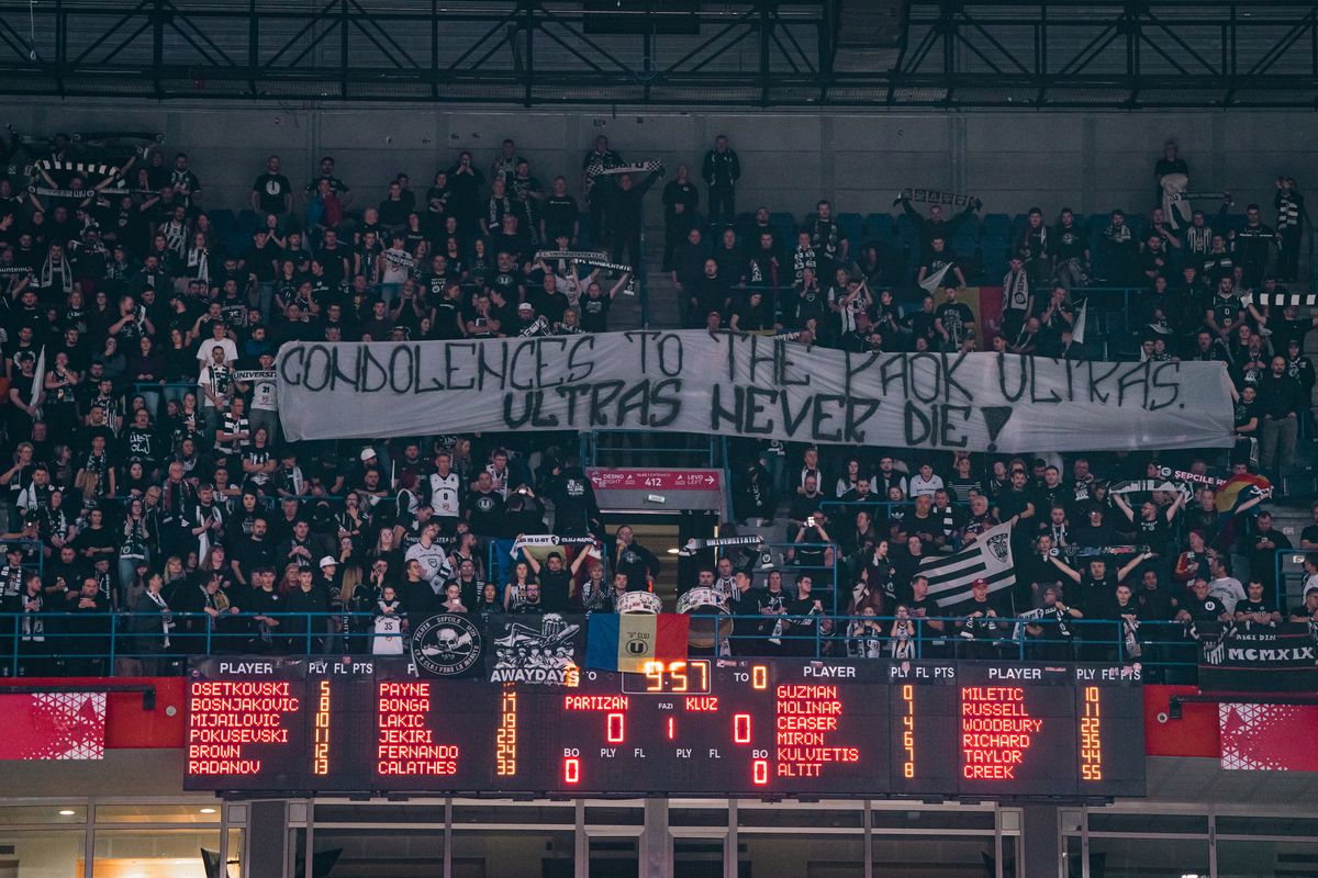 În timp ce „U” Cluj câștiga în Giulești, peste 500 de fani ai alb-negrilor erau într-o altă capitală europeană