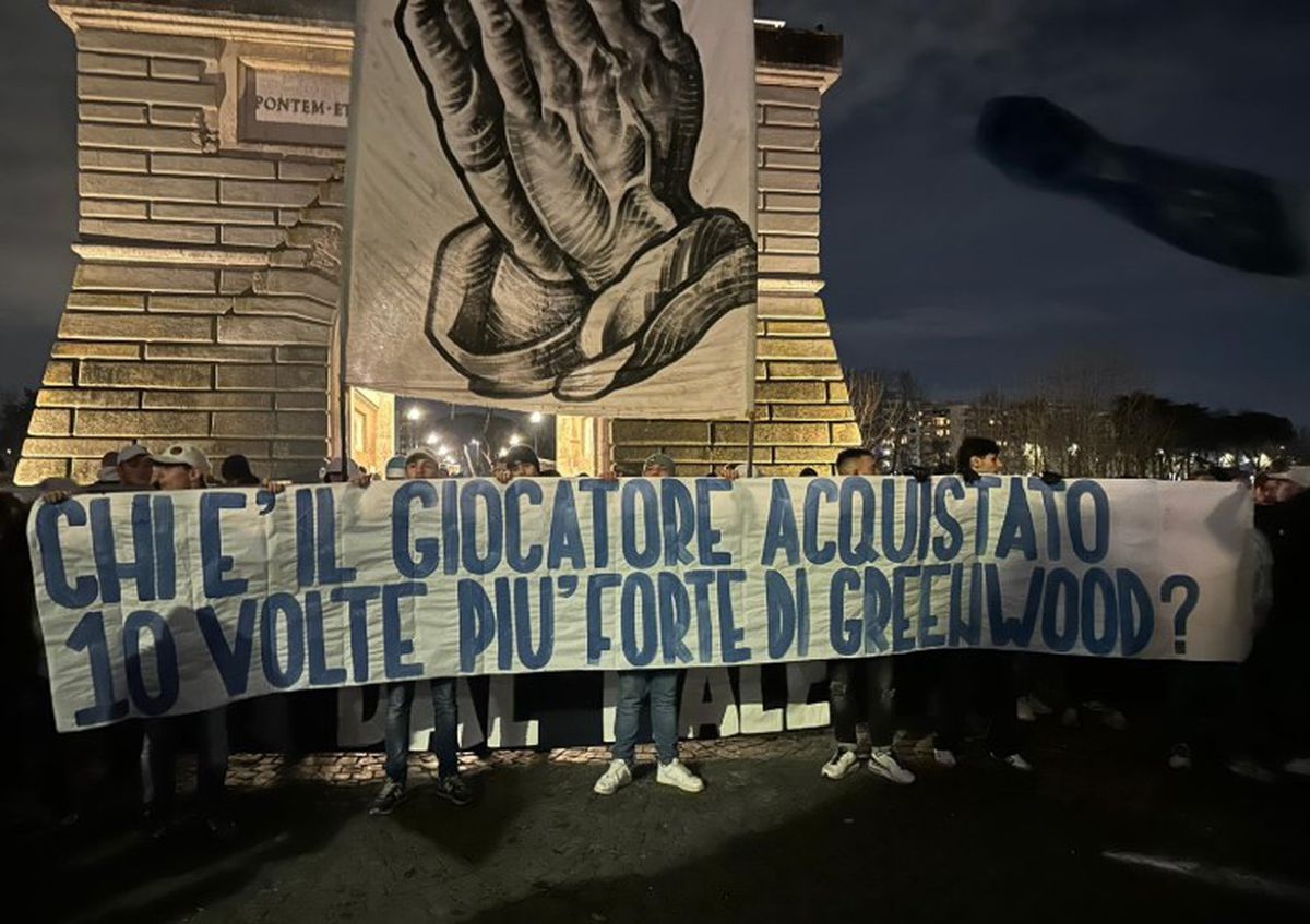 Fanii lui Lazio au boicotat în masă meciul cu Genoa de pe Olimpico!