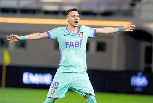 Adrian Șut, mijlocașul lui Al-Ain // FOTO: Instagram