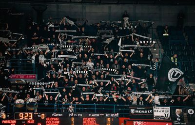 În timp ce „U” Cluj câștiga în Giulești, peste 500 de fani ai alb-negrilor erau într-o altă capitală europeană