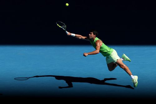 Carlos Alcaraz în acțiune la Australian Open 2026 Foto: Guliver/GettyImages