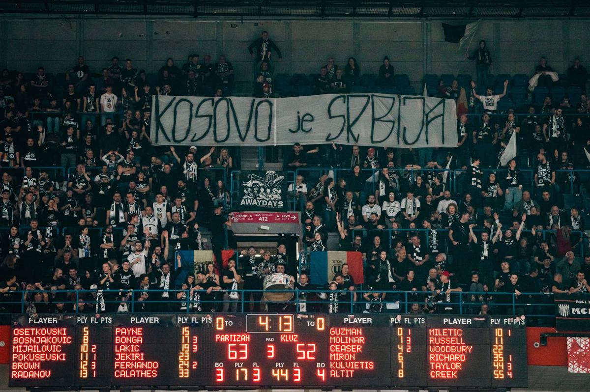 În timp ce „U” Cluj câștiga în Giulești, peste 500 de fani ai alb-negrilor erau într-o altă capitală europeană