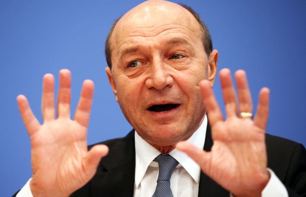 COVID-19. Traian Băsescu, reacție furibundă: „Nu mai ucideți medicii și asistentele! Dacă îi lichidați pe ei, lichidați un popor întreg”