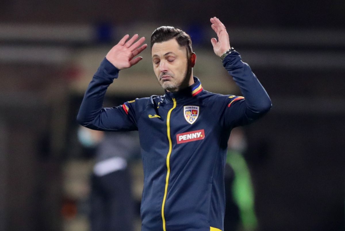 Rădoi se gândește la demisie, FRF are la îndemână 3 posibili selecționeri: galonați, liberi și îndrăgostiți de națională!