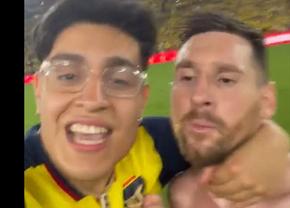 Un fan a „sărit” pe Messi chiar pe teren » Reacția argentinianului, virală