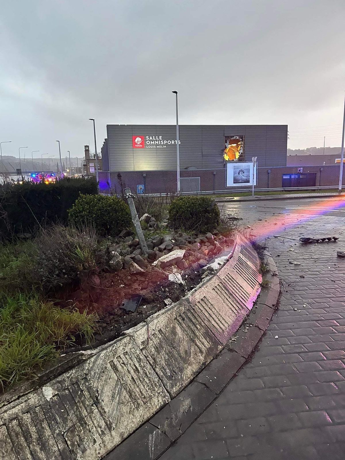 Colegul lui Valentin Cojocaru, implicat într-un accident auto șocant » A zburat cu mașina într-o sală de sport