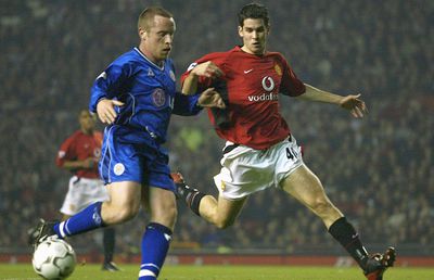 Un fost jucător al lui Manchester United dezvăluie „botezul” bizar pe care nou-veniții la echipă îl primeau: „A trebuit să «fac» sex cu o femeie imaginară pe o masă din cabină”