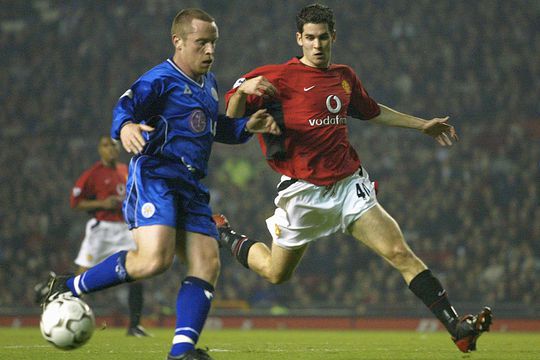 Daniel Nardiello (40 de ani), fost atacant la Manchester United, a dezvăluit modul absolut incredibil prin care noii jucători își primeau „botezul” în vestiarul englezilor. 
Foto. Getty Images