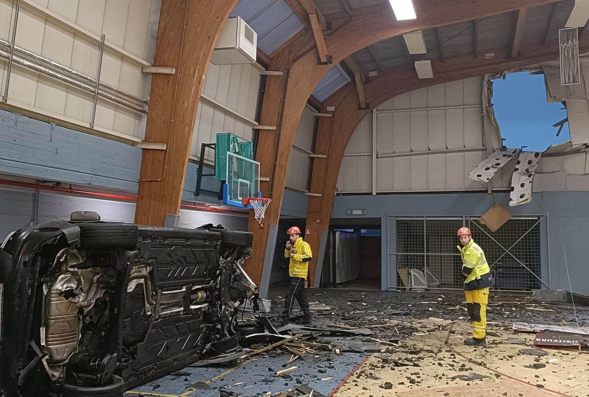 Colegul lui Valentin Cojocaru, implicat într-un accident auto șocant » A zburat cu mașina într-o sală de sport