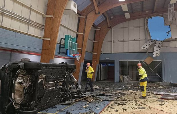 Colegul lui Valentin Cojocaru, implicat într-un accident auto șocant » A zburat cu mașina într-o sală de sport