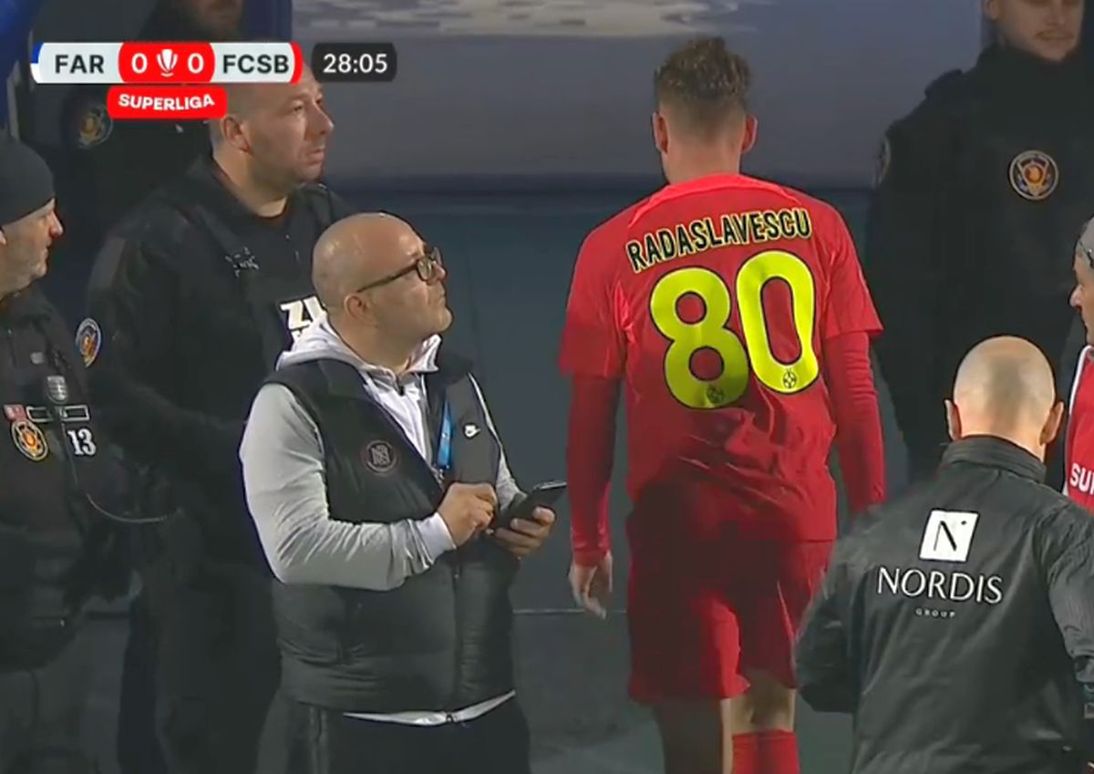 Stupoare! S-a înjurat cu spectatorii, apoi Gigi Becali l-a scos după 28 de minute! » Toți jucătorii au sărit să-l consoleze. Imaginile serii în Farul - FCSB