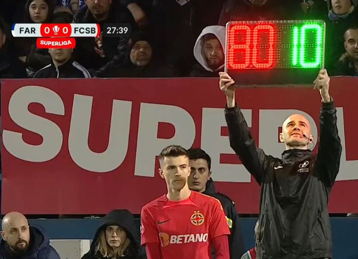 Stupoare! S-a înjurat cu spectatorii, apoi Gigi Becali l-a scos după 28 de minute! » Toți jucătorii au sărit să-l consoleze. Imaginile serii în Farul - FCSB