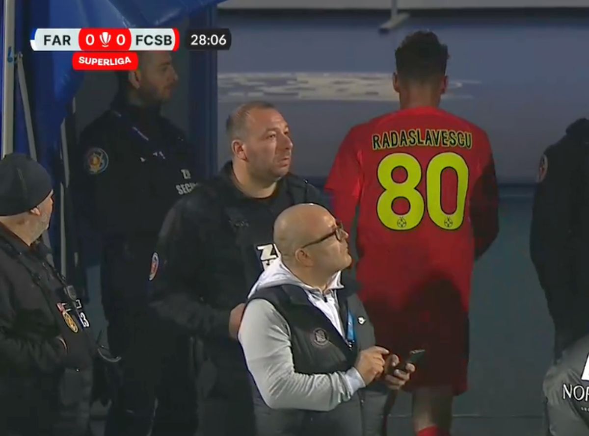 Stupoare! S-a înjurat cu spectatorii, apoi Gigi Becali l-a scos după 28 de minute! » Toți jucătorii au sărit să-l consoleze. Imaginile serii în Farul - FCSB