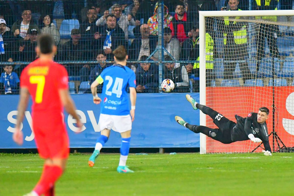 Au jucat 3 minute cu „bomba în casă” » Titularul celor de la FCSB s-a accidentat, a riscat și era să își dea autogol!
